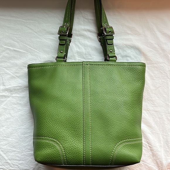 Green Leather COACH Zippered Tote - New Condition - Picture 5 of 9